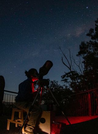 People enjoying stargazing at the Blue Mountains